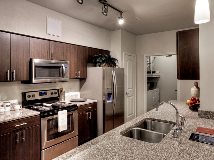 Kitchen | Granite Countertops | Stainless Steel Appliances | Southpark Crossing Apts