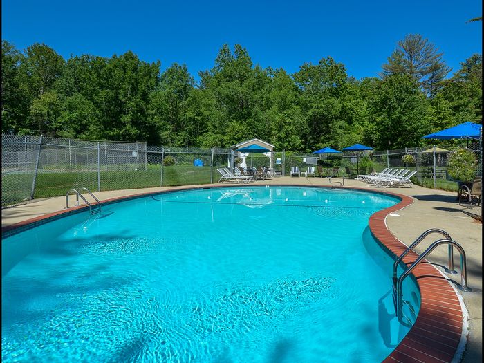 Sparkling Pool | Patriots Park Apts Amenity