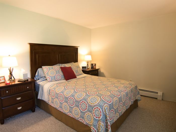 Full Bathroom | Churchill Court Apts
