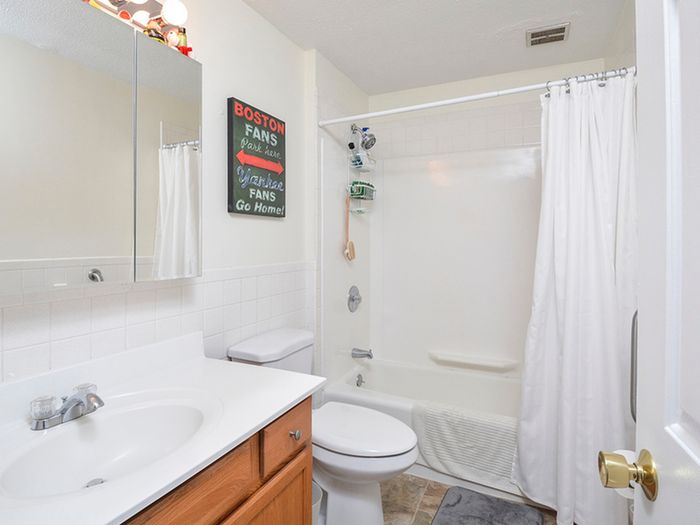 Main Bathroom | Two Bedroom Apt Home | Lonvale Gardens