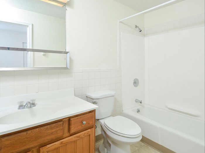 Studio Apt | Bathroom | Lonvale Gardens