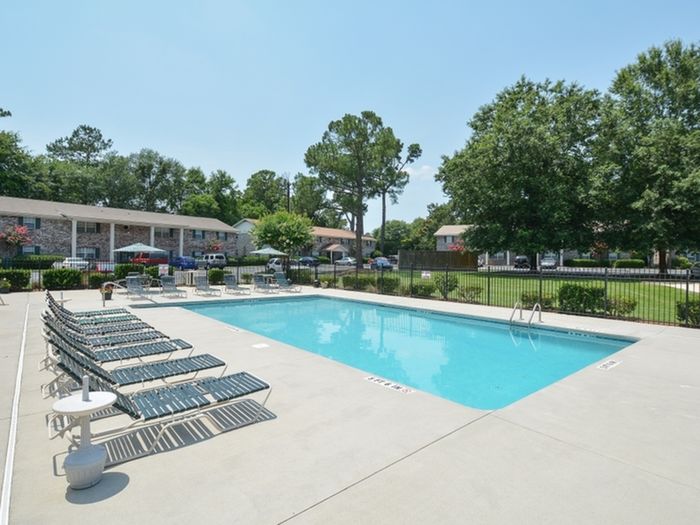 Pool | Large Pool Deck | Summerville SC | Magnolia Place Apts