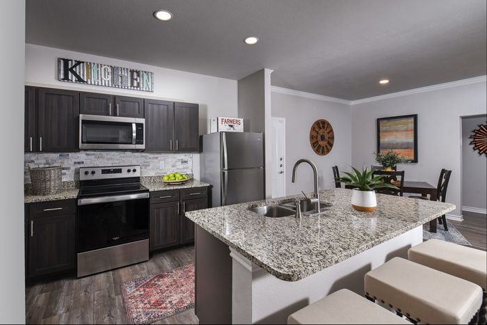 Kitchen | Stainless Steel Appliances | Granite Countertops
