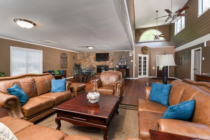 Clubhouse | Seating Area | Branchwood Apartments