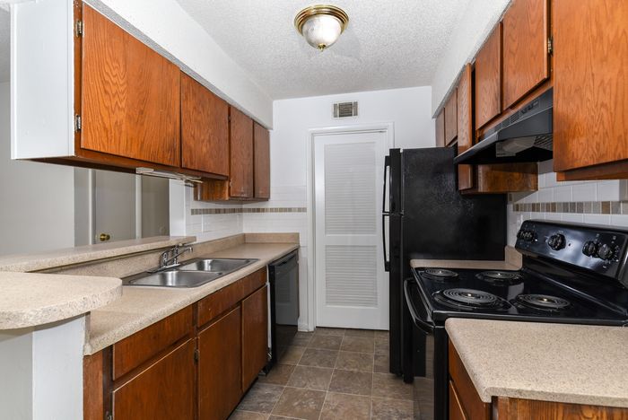 Fully Equipped Kitchens | Branchwood Apts.