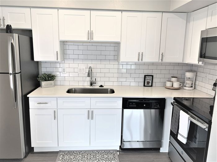 Designer Kitchen | White Cabinets| White Countertops | Stainless Steel Appliances