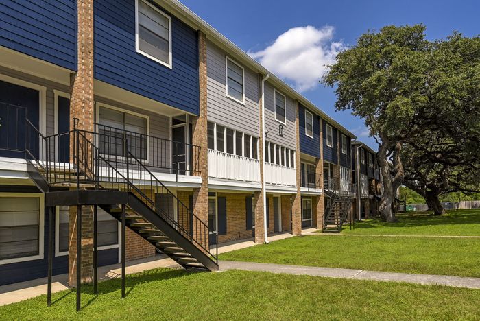 Exterior of Building | Screened Porches