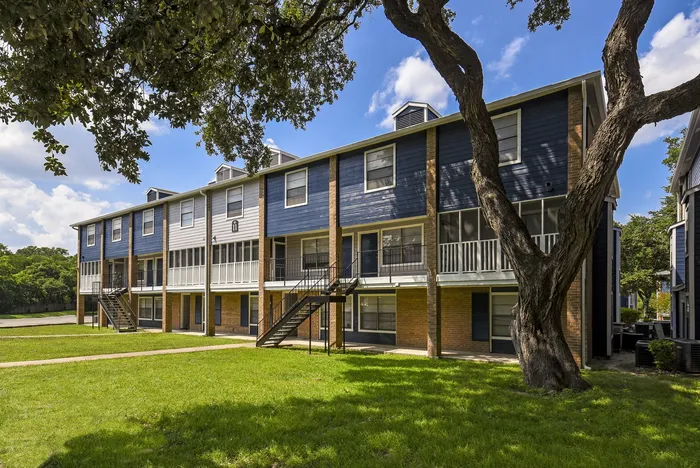 Exterior of Building | Green Grass