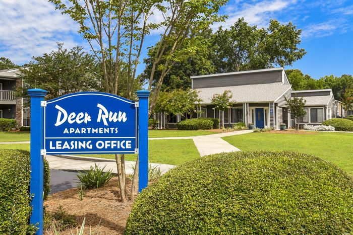 Deer Run Property Sign | Leasing Office