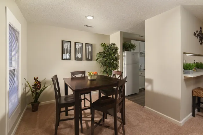 Dining Area | Kitchen