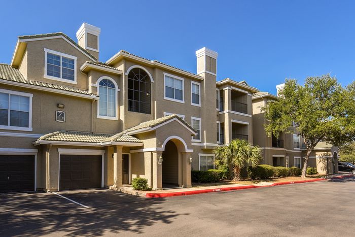 Building | Indian Hollow Apts