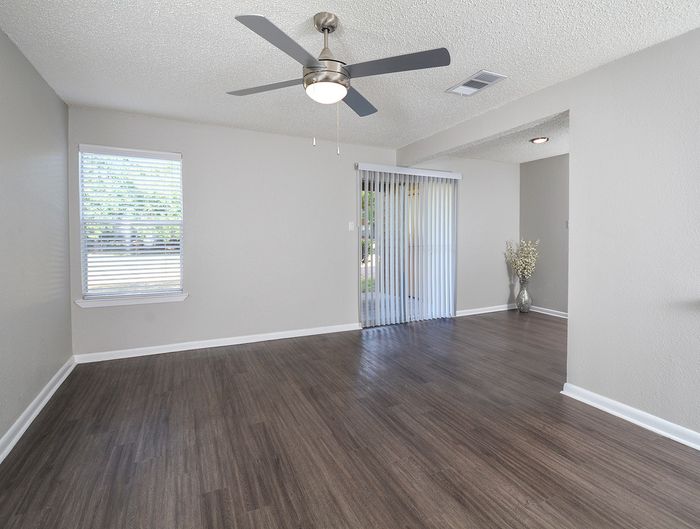 Living area | plank flooring