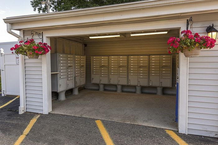 Covered mailbox area