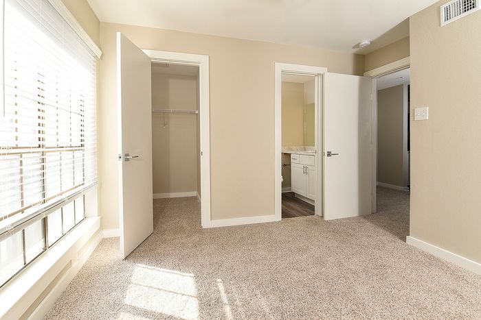 Designer home | One Bedroom | Bedroom with Bathroom