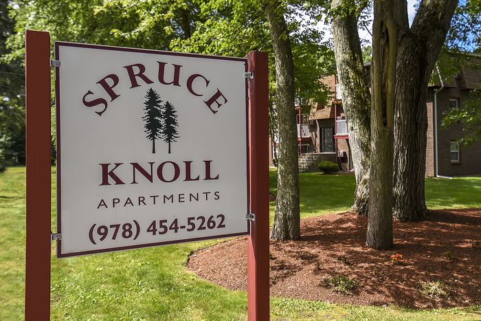 Spruce Knoll Community Sign | 978-454-5262