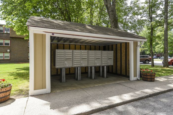 Covered Mailbox area