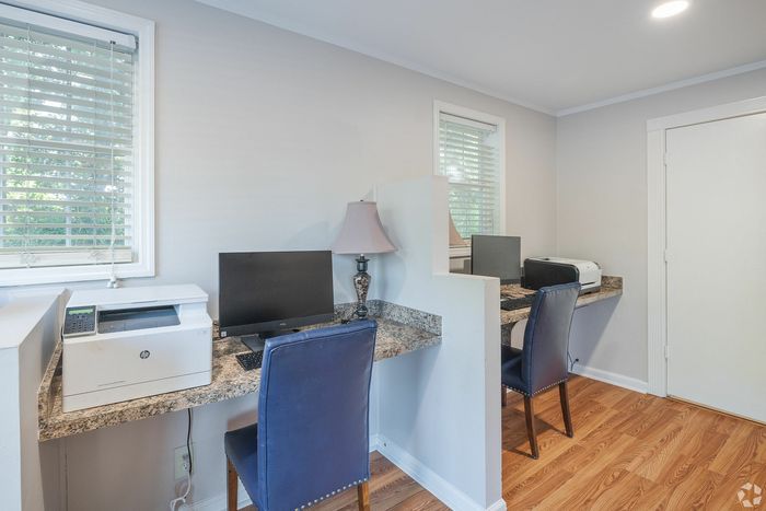 Business Center | Middleton Cove Apts | Leasing Office