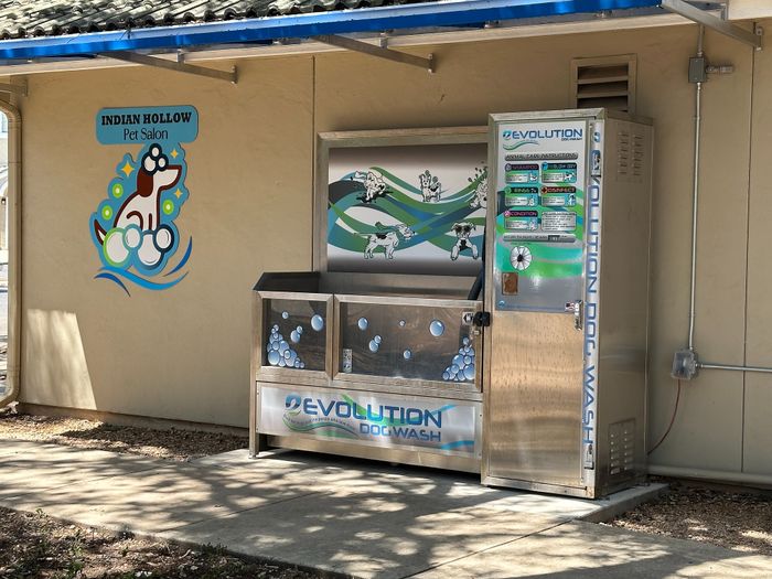 Modern pet salon featuring an Evolution Dog Wash with playful mural and vibrant design.