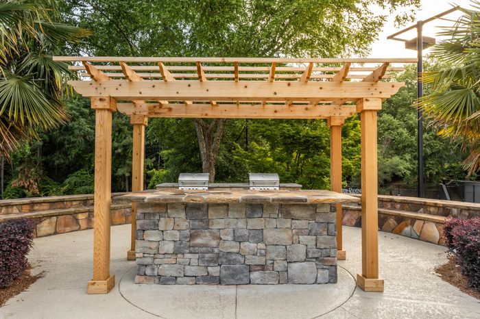 Community outdoor and grill area at Pointe at Canyon Ridge apartments for rent in Atlanta, GA
