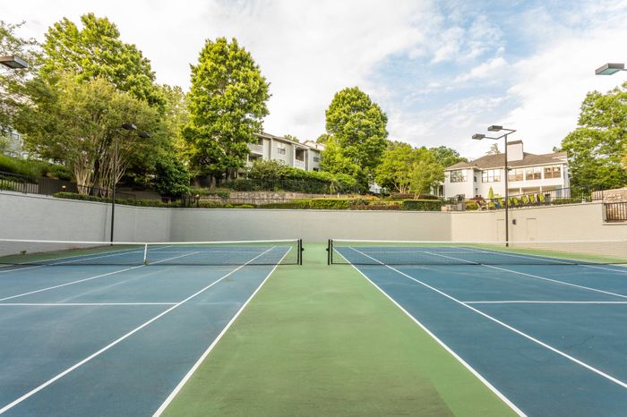 Outdoor tennis court at Pointe at Canyon Ridge apartments for rent in Atlanta, GA