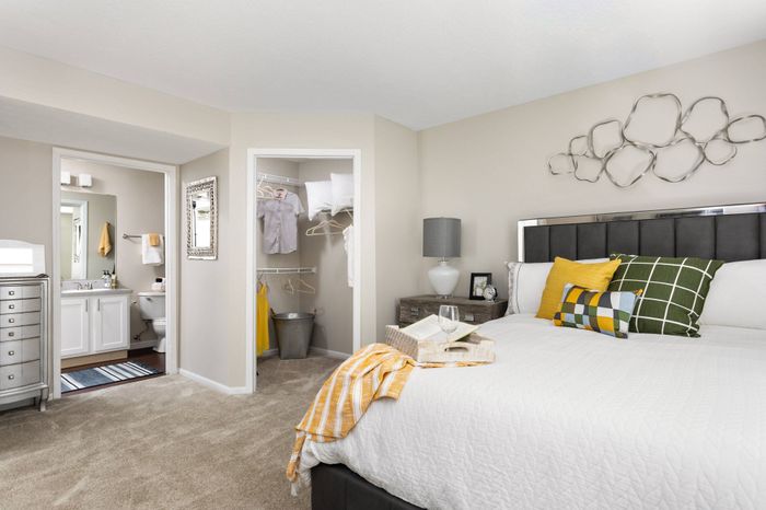 Walk-In Closet and En-Suite