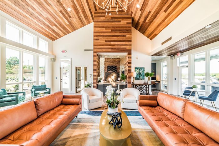 Bright Clubhouse