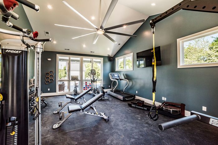 24-Hr Fitness Center with Cardio