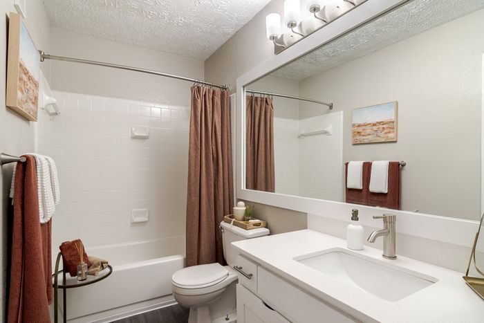Newly Renovated Full Bathroom