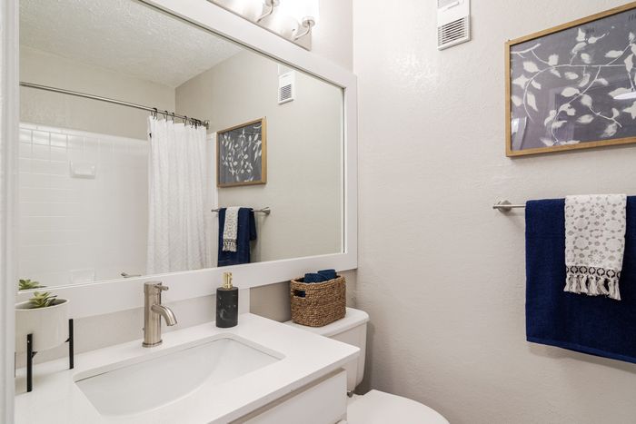 Newly Renovated Full Bathroom