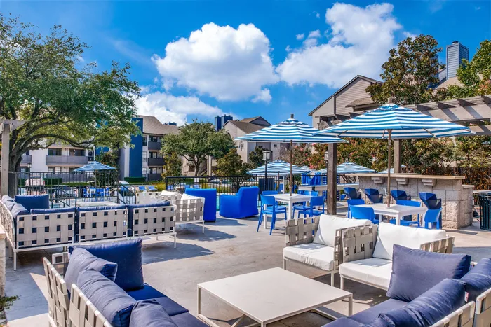 Pool side seating area with lounge furnitue
