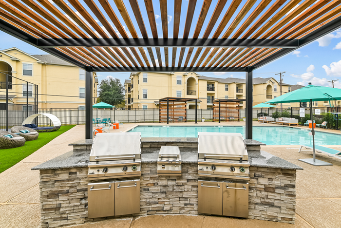 Pool side dual grill brick feature
