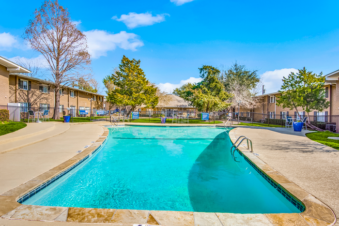 Pool with sundeck, exterior apartment