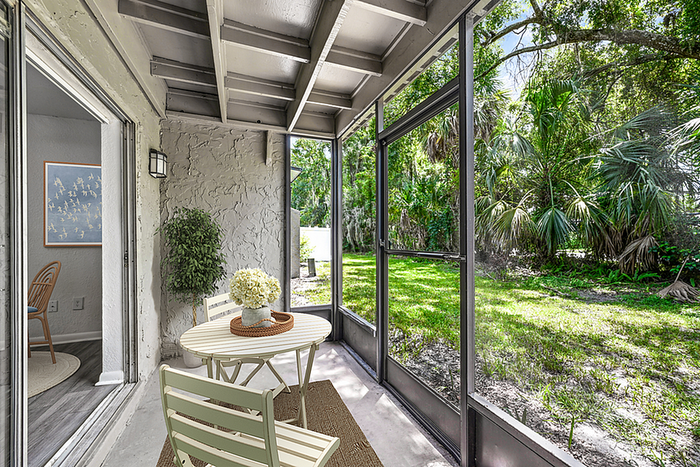 Liv at Winter Park Apartment Homes - Screened Patio