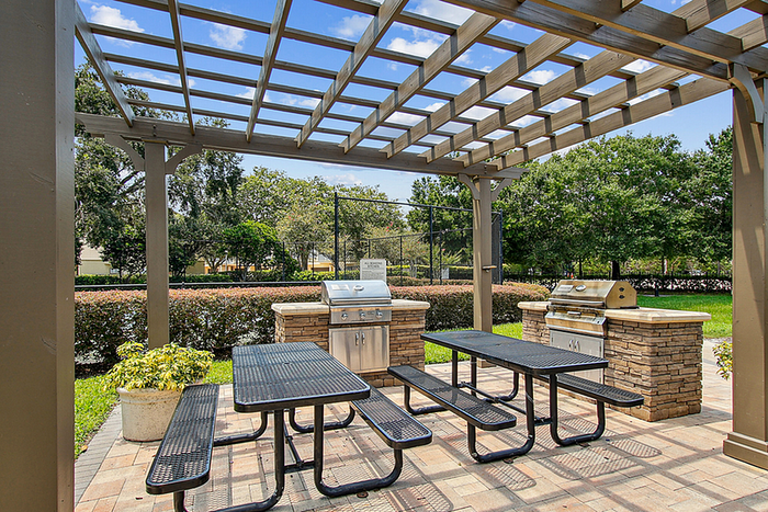 Halston Park Central - Outdoor Grill Area