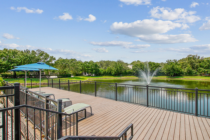 Halston Park Central - Lakeview Deck