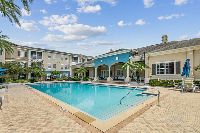 Halston Park Central - Outdoor Pool