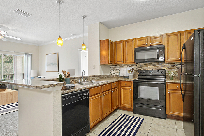 Halston Park Central - Modern Kitchen