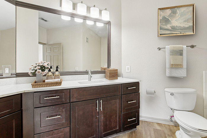Halston Park Central - Stylish Bathroom