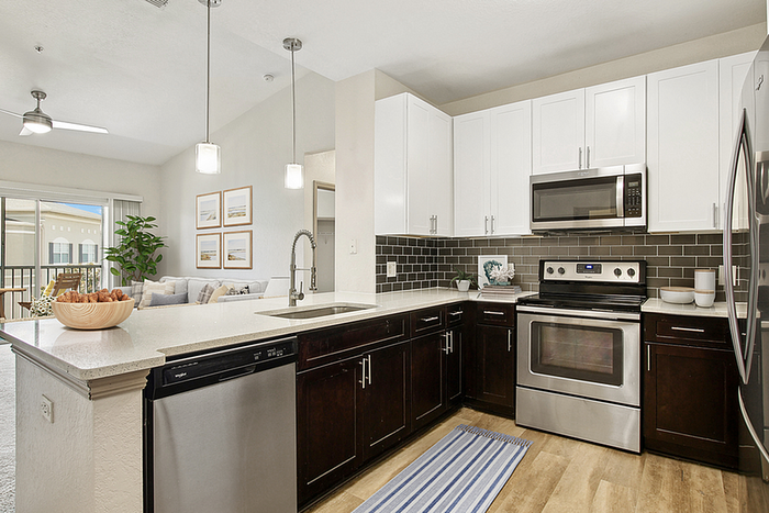 Halston Park Central - Modern Kitchen