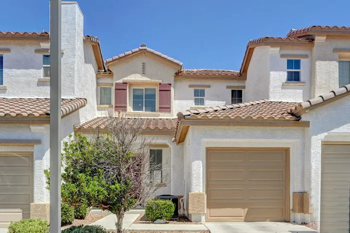 logan-at-southern-highlands-townhomes-direct-access-garage