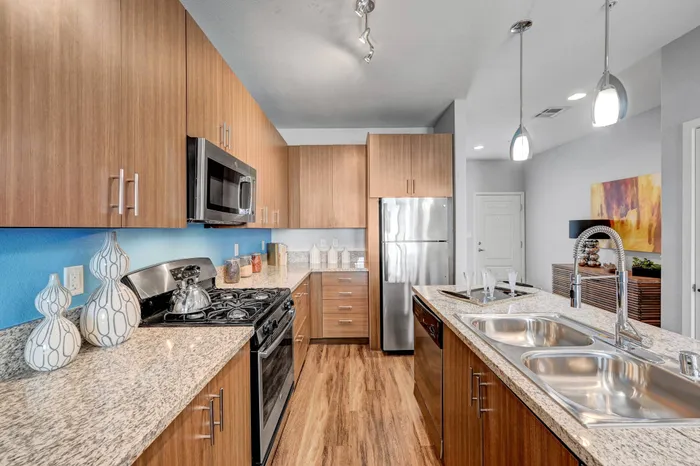 logan-at-southern-highlands-townhome-kitchen