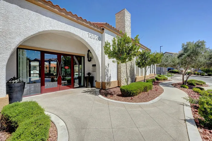 logan-at-southern-highlands-leasing-office