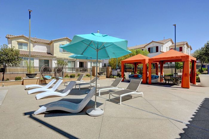 logan-at-southern-highlands-resort-pool-cabanas