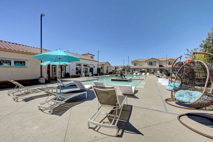 logan-at-southern-highlands-resort-pool-spa