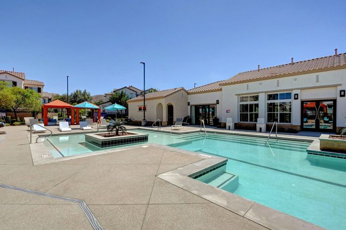 logan-at-southern-highlands-resort-pool-spa-cabanas