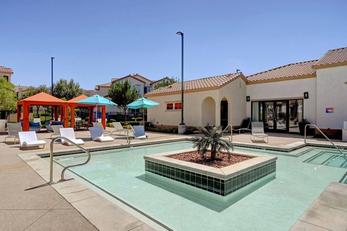 logan-at-southern-highlands-resort-pool-spa-cabanas