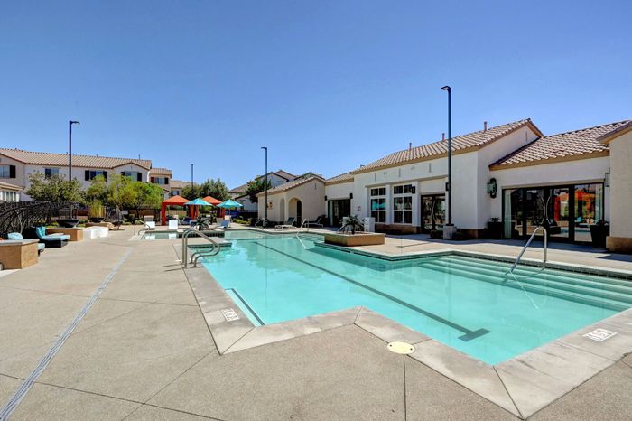 logan-at-southern-highlands-resort-pool-spa