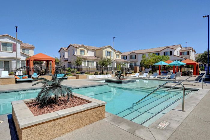 logan-at-southern-highlands-resort-pool-spa