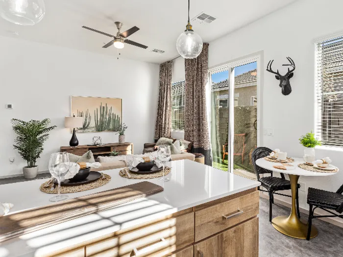 Model Kitchen Breakfast Bar