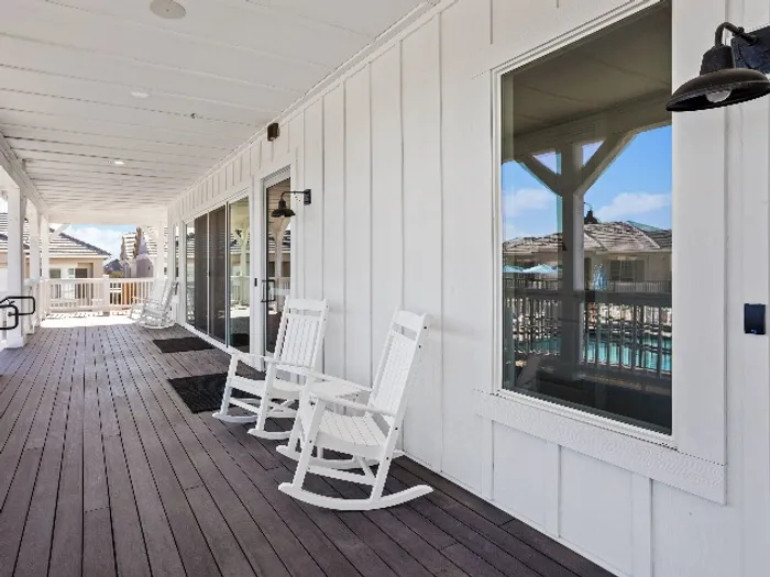 clubhouse-wrap-around-porch